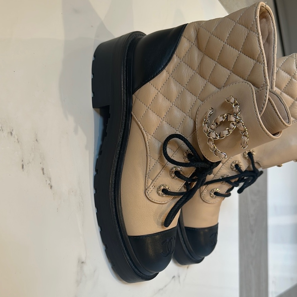 Chic Quilted Women's Boots - Cream and Black